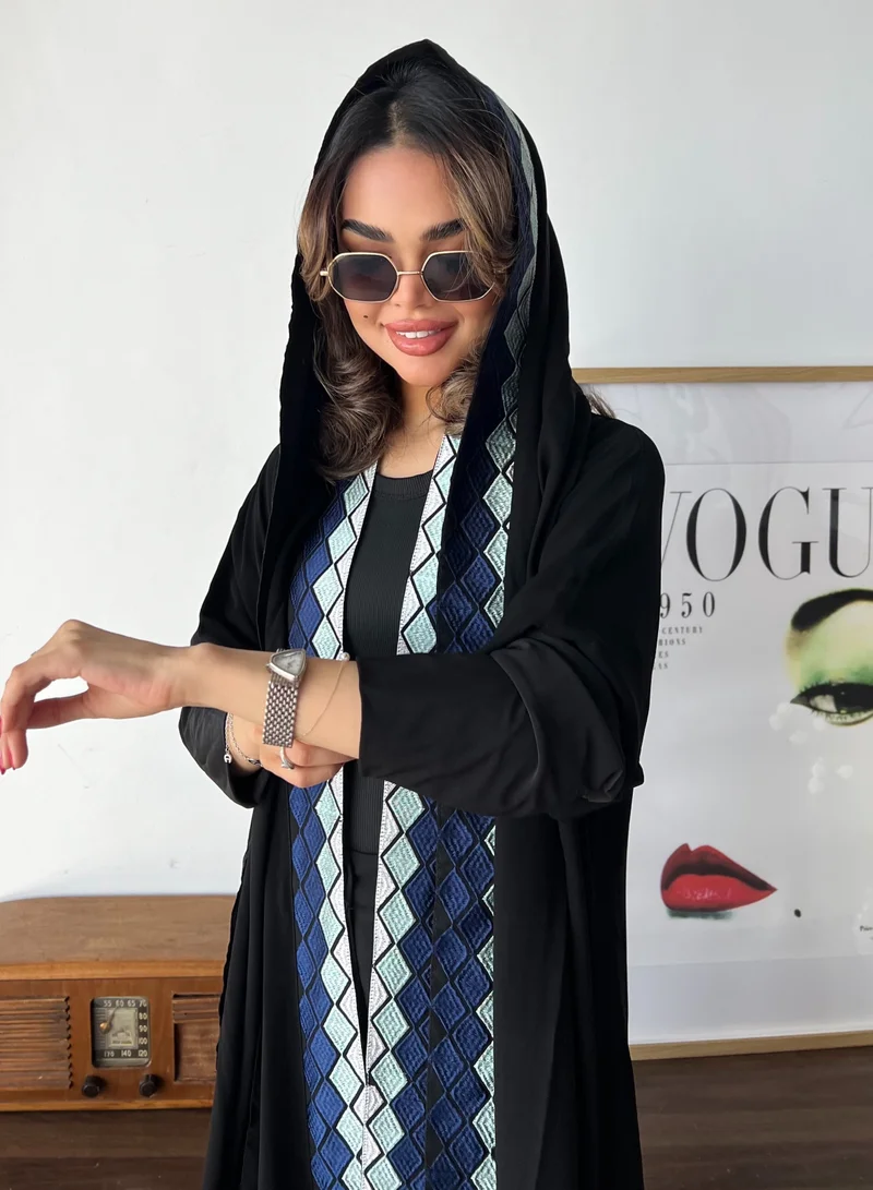 عبايات لوسين عباية كريب ملكي كوري بتطريز ملون على الأطراف و أكمام استرتش